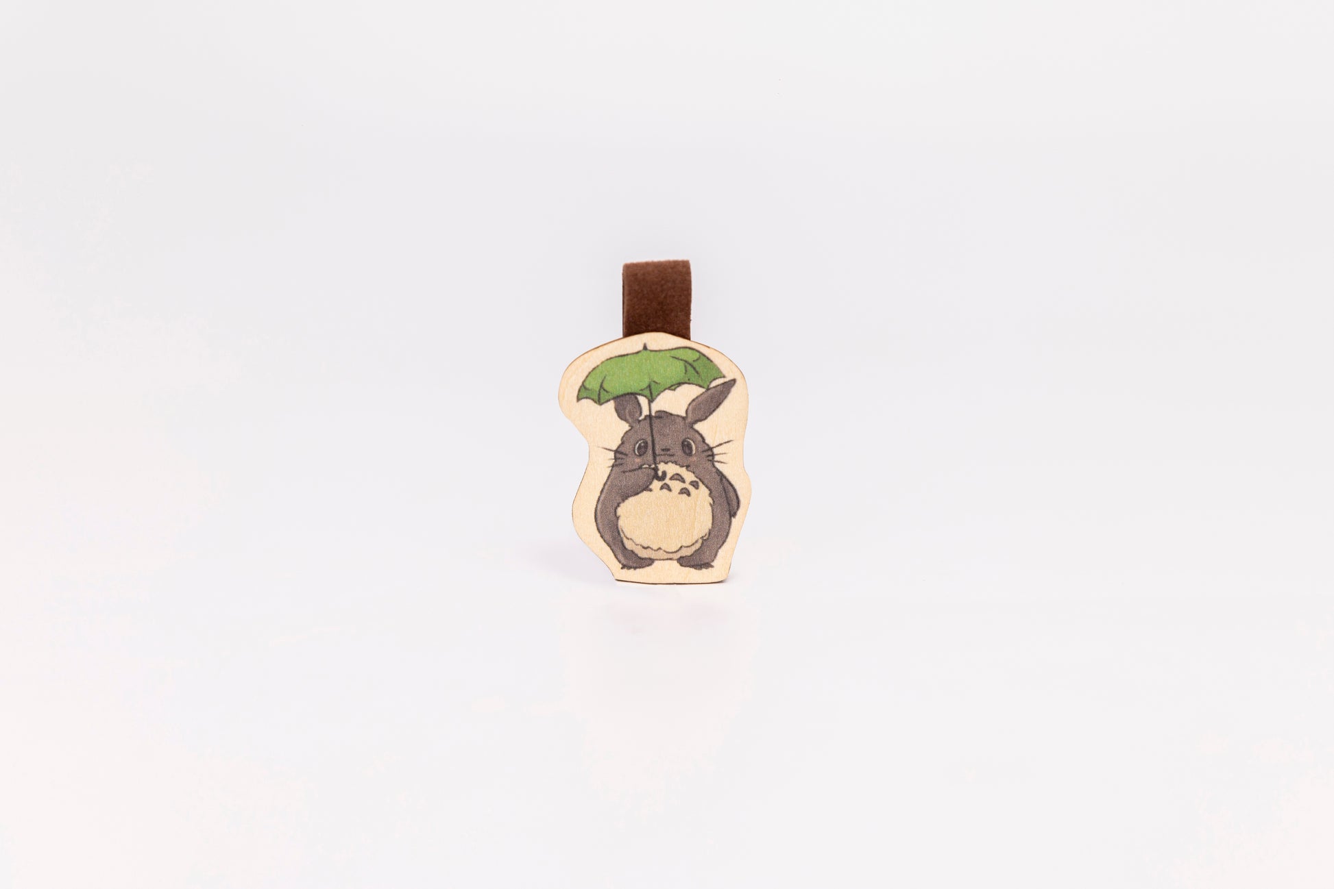 "Cute Totoro wooden magnet bookmark"
"Handcrafted wooden Totoro bookmark with magnet clasp"
"Eco-friendly wooden Totoro bookmark for Studio Ghibli fans"
"Wooden Totoro magnetic bookmark on an open book"
"Handmade Totoro bookmark with light magnet for secure fit"
"Totoro magnetic bookmark for books, planners, and journals"
"Unique Totoro gift for readers and Ghibli enthusiasts"