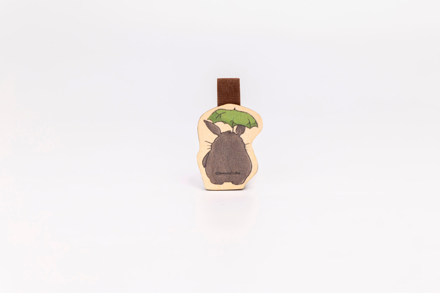 "Cute Totoro wooden magnet bookmark"
"Handcrafted wooden Totoro bookmark with magnet clasp"
"Eco-friendly wooden Totoro bookmark for Studio Ghibli fans"
"Wooden Totoro magnetic bookmark on an open book"
"Handmade Totoro bookmark with light magnet for secure fit"
"Totoro magnetic bookmark for books, planners, and journals"
"Unique Totoro gift for readers and Ghibli enthusiasts"