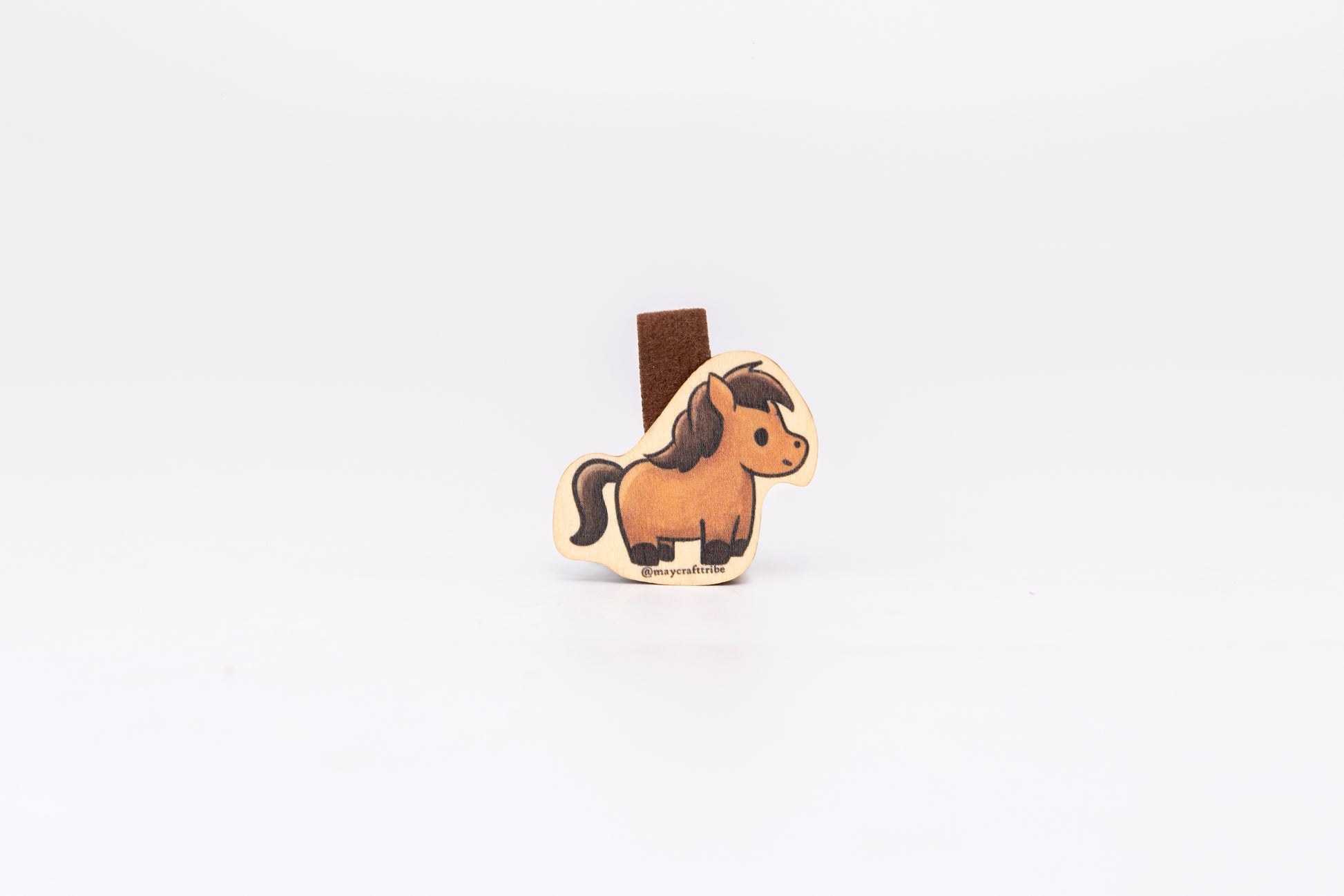 "Elegant horse wooden magnet bookmark"
"Handcrafted wooden horse bookmark with magnet clasp"
"Eco-friendly wooden horse bookmark for equestrian lovers"
"Wooden horse magnetic bookmark on an open book"
"Handmade horse bookmark with light magnet for secure fit"
"Horse magnetic bookmark for books, planners, and journals"
"Unique horse gift for readers and animal enthusiasts"